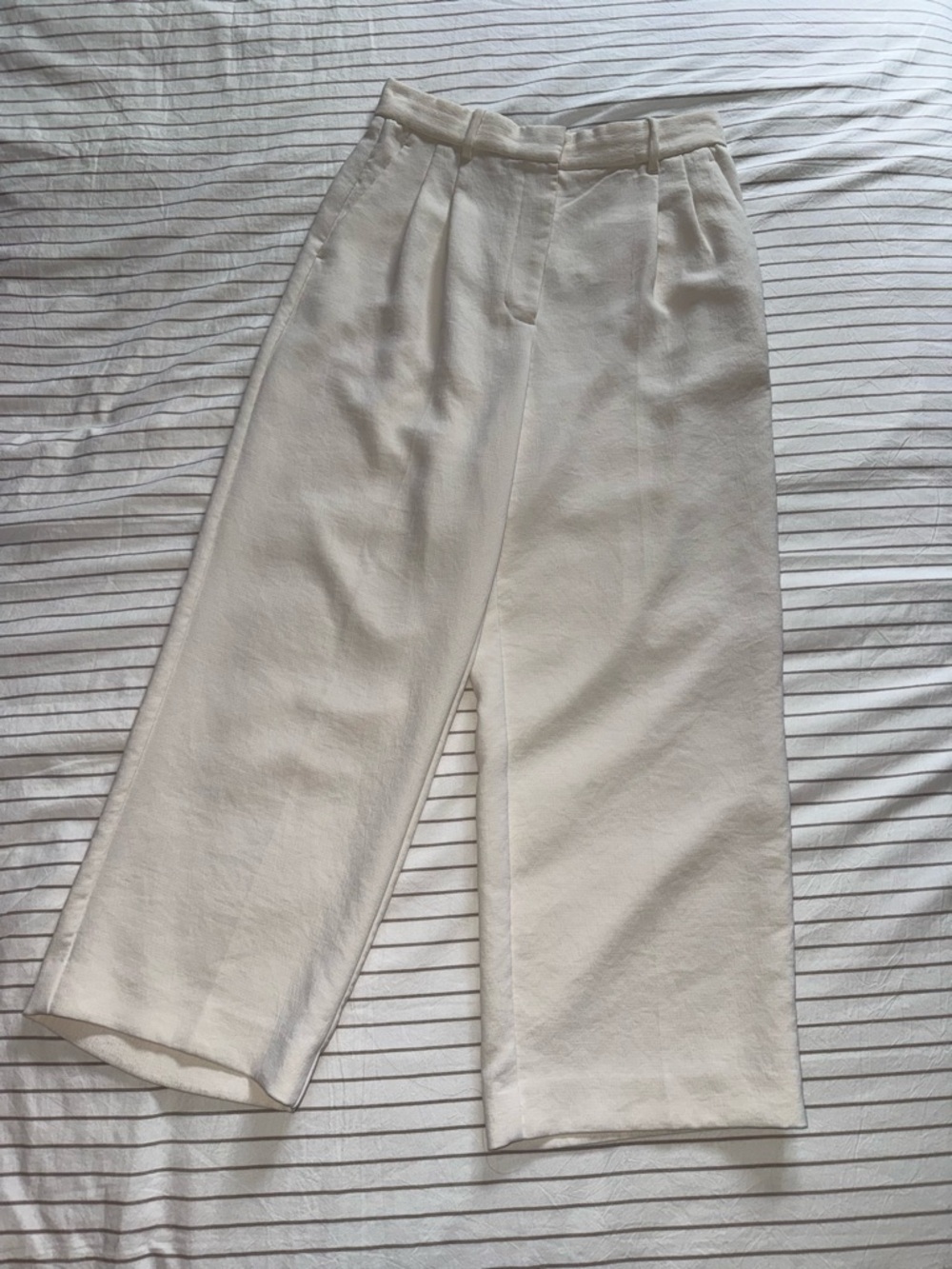 Aritzia Wilfred Wide-Leg Trousers in Cream